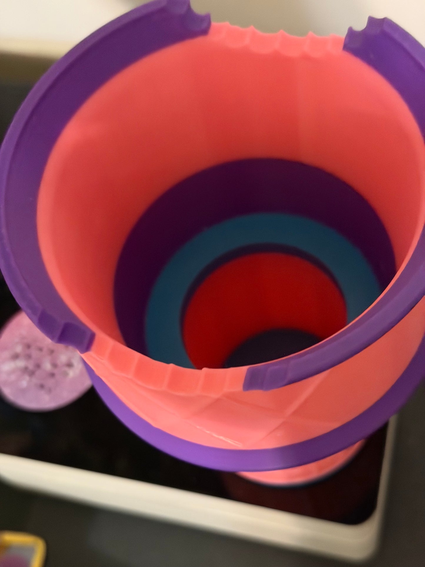 Pint ice cream holder